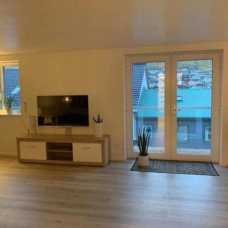 Spacious Apartment On N.P.Gota 8A, Klaksvík Exteriör bild